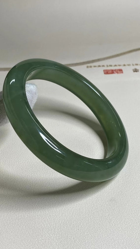 Gelang Giok Cui Alami Ukuran 61-63mm Ukuran 62.2mm Lebar Sisi 12.5mm Giok terjadi secara alami Pola acak Termasuk pajak pengiriman.