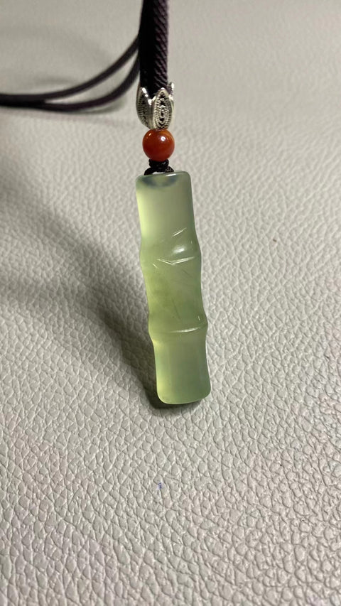 Penawaran Khusus Liontin Bambu Giok Cui Jade Alami Giok bersih, halus dan hangat Ukuran 51 * 13mm & nbsp; Sudah termasuk ongkos kirim dan pajak.