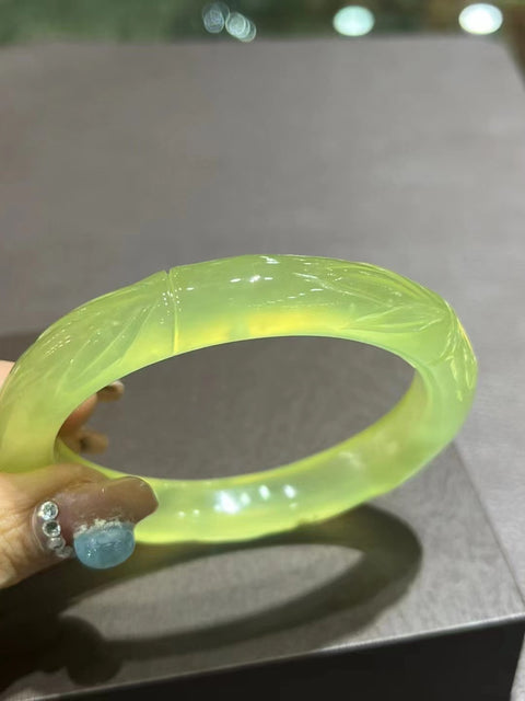 Gelang Bunga Berukir Giok Cui Alami Berarti Lebih Tinggi dan Lebih Tinggi Ukuran 59.3mm Giok secara alamiah Pola bunga acak Termasuk ongkos kirim dan pajak