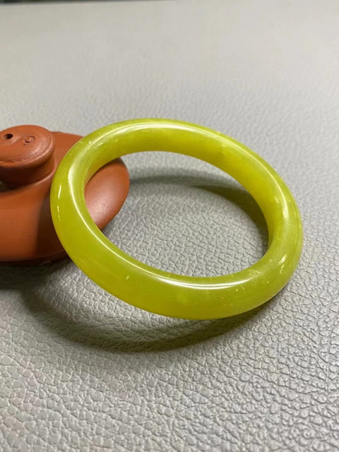 Gelang Bunga Emas Giok Cui Giok Alami Ukuran 52-54mm Ukuran 53.5mm Lebar Sisi 11mm Harga Mendesis Giok adalah semua yang terjadi secara alami Pola acak Termasuk pajak pengiriman.