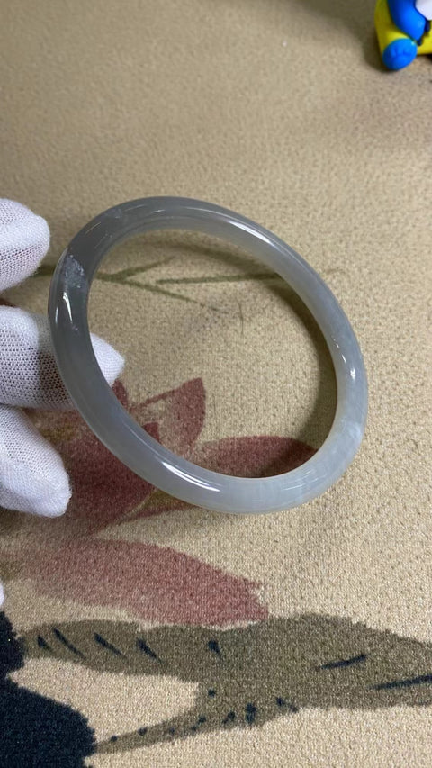 Gelang Giok Ciu Alami Ukuran 58-60mm Ukuran 59.8mm Harga Detik Giok adalah semua pola alami dan acak Pengiriman dan pajak sudah termasuk.