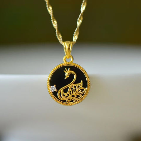 3358-2T Kalung Angsa Giok Hetian Giok Alami yang terbuat dari perak 925 Ukuran 12 * 12mm Giok bersih, halus dan hangat, serta gayanya baru dan unik. Sudah termasuk ongkos kirim dan pajak.