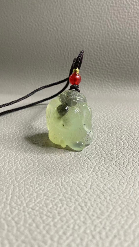 Liontin Anak Anjing Giok Halus Ukuran 26 * 22mm Buatan tangan dan diukir dengan tangan Termasuk ongkos kirim dan pajak.