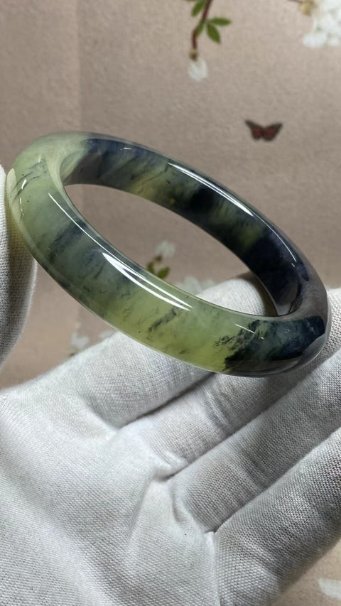 Gelang Hijau Es Giok Cui Giok Alami Ukuran 59-61mm Ukuran 60.5mm Lebar Sisi 12.7mm Giok terjadi secara alami Pola acak termasuk pajak pengiriman