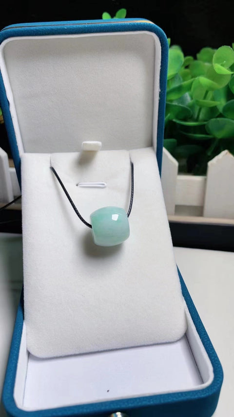 Kalung Manik-manik Pembawa Batu Giok Alami Bahan Pit Tua Warna yang indah Tebal dan penuh Ukuran 1.6 * 1.6mm Sudah termasuk pajak pengiriman.