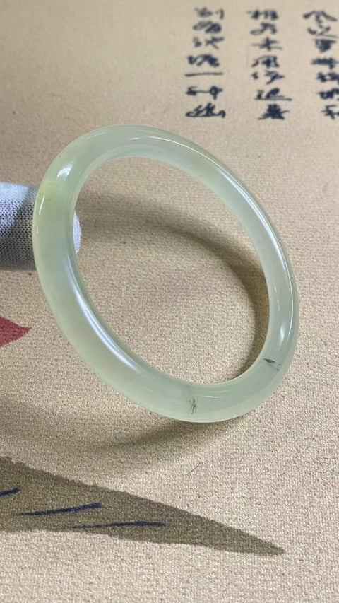 Gelang Gelang Kecantikan Batu Giok Cui Alami Ukuran 57-59mm Ukuran 58.4mm Batu giok adalah batu giok yang terbentuk secara alami Pola dikemas secara acak Termasuk ongkos kirim dan pajak