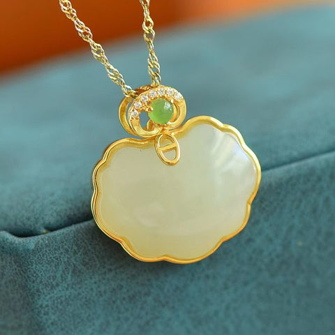 4482-2 Kalung Kunci Ruyi Giok Hetian Giok Alami Ukuran 21 * 16mm Giok baik-baik saja dan hangat Sudah termasuk pajak pengiriman.