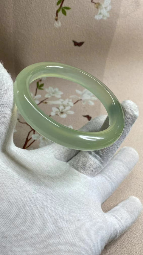 Gelang Hijau Es Giok Cui Giok Alami Ukuran 60-62mm Ukuran 61.1mm Lebar Samping 11mm & nbsp; Giok adalah pola yang muncul secara alami secara acak