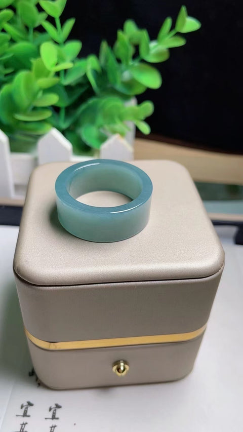 Batu Giok Alam Jadeite Trigger Finger Bahan Pit Tua Ukuran Kepala Penuh 2.4cm Batu Giok Halus dan Hangat Sudah termasuk pajak pengiriman.