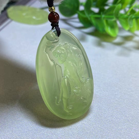 Liontin Giok Cui Giok Alami Ukuran 43 * 27mm Giok bersih dan halus termasuk pajak pengiriman.