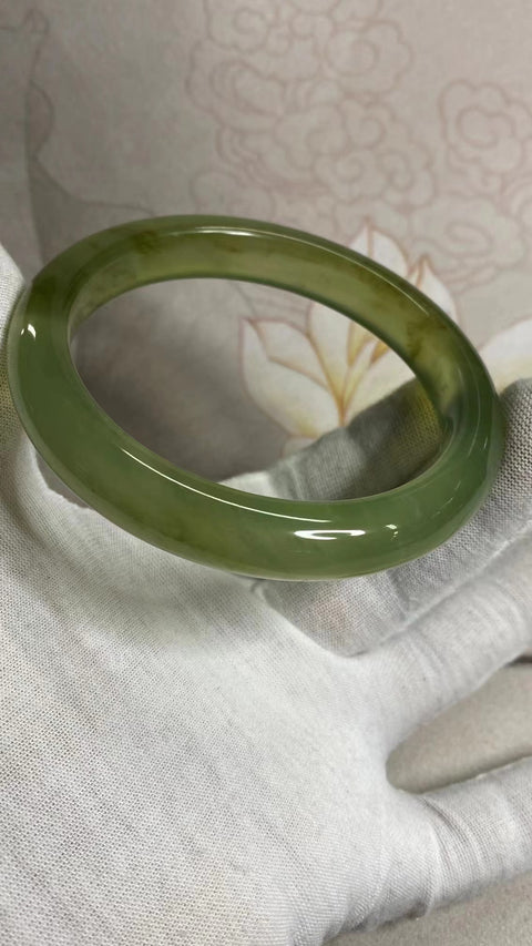 Gelang Gelang Giok Ciu Alami Ukuran 64-66mm Ukuran 65.1mm Ukuran 12.2mm Giok adalah batu giok yang muncul secara alami Pola acak termasuk pajak pengiriman.