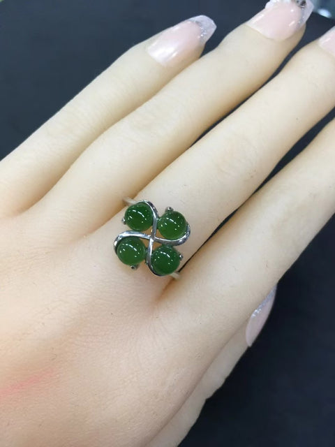 Set Cincin Semanggi Jasper Alami dari 925 Perak Ukuran 5mm Giok bersih, halus dan hangat; Gayanya sederhana dan bergaya Bahannya memiliki warna yang sangat bagus Pengiriman dan pajak sudah termasuk.