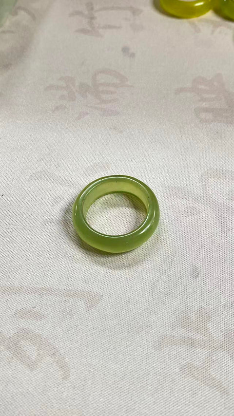 Cincin giok Xiuyan yang indah, diameter 21mm, termasuk biaya pengiriman dan pajak.