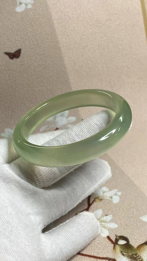 Gelang Hijau Es Giok Cui Giok Alami Ukuran 52-54mm Ukuran 53.2mm Giok semuanya terjadi secara alami Pola acak termasuk pajak pengiriman
