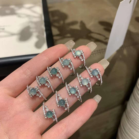 Cincin batu giok Guatemala alami yang terbuat dari perak 925, batu gioknya bersih dan halus.