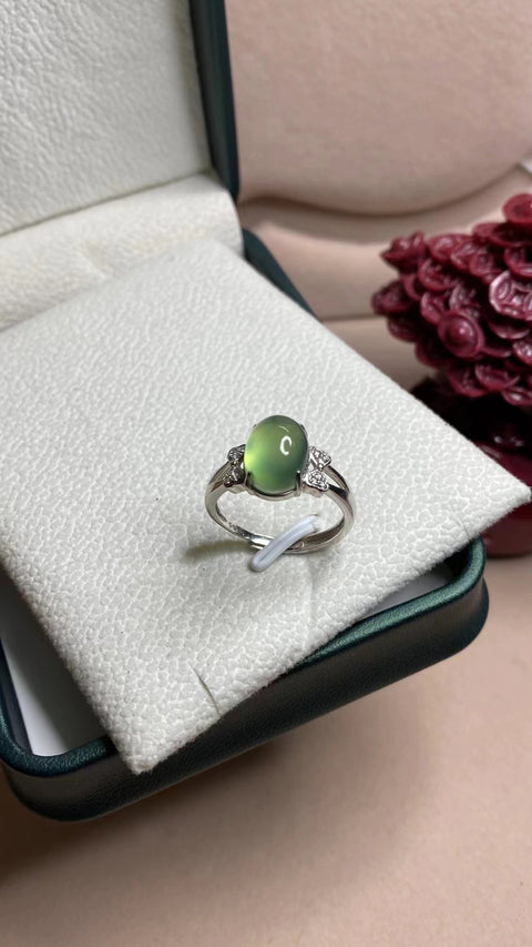 Cincin bahan Fine Jade 180 dari perak 925 dengan bezel yang dapat disesuaikan Ukuran 8 * 10mm Giok bersih, halus dan hangat Termasuk ongkos kirim dan pajak.