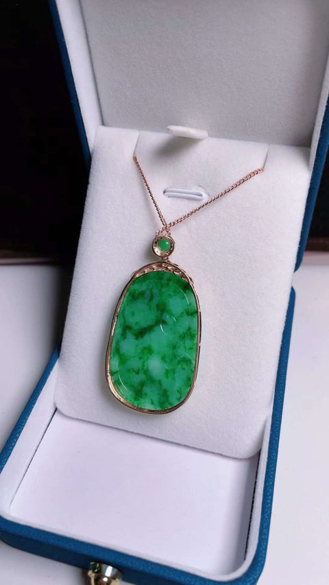 Baru ❤❤❤❤Natural Jadeite Ruyi, semuanya sebagaimana mestinya, semoga sukses, Yang hijau super hijau, pengaturan emas setebal 18k, objeknya sangat indah, spesifikasi 4.0 ✖ 2.5 Termasuk pajak pengiriman