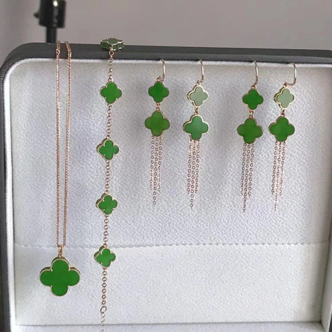 Set semanggi empat daun jasper dengan merek-merek besar 💐 Giok adalah gelang tatahan emas 18K yang indah dengan emas berat ukuran semanggi empat daun *6 liontin 18mm, anting-anting telinga 8/6mm pilih salah satu Sudah termasuk pajak pengiriman