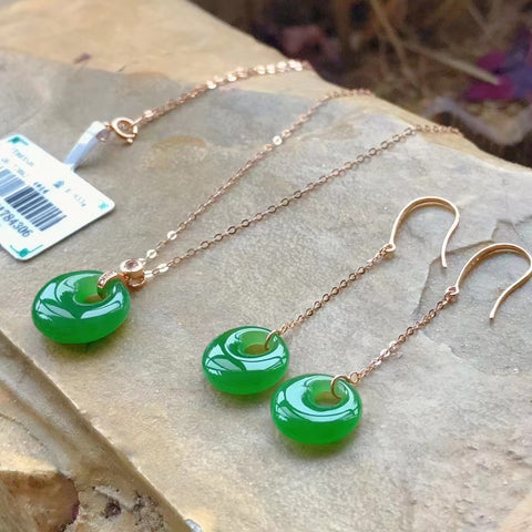 Jasper set yang indah, siapa pun yang memakainya, warna hijau penuh yang sempurna, hijau yang kaya, cerah, rantai emas tebal 18k, rantai emas tebal one piece, liontin giok telinga 12mm, liontin 15mm, sudah termasuk pajak pengiriman