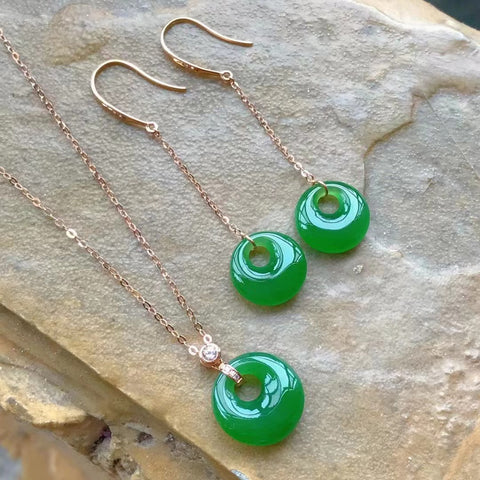Jasper set yang indah, siapa pun yang memakainya, warna hijau penuh yang sempurna, hijau yang kaya, cerah, rantai emas tebal 18k, rantai emas tebal one piece, liontin giok telinga 12mm, liontin 15mm, sudah termasuk pajak pengiriman