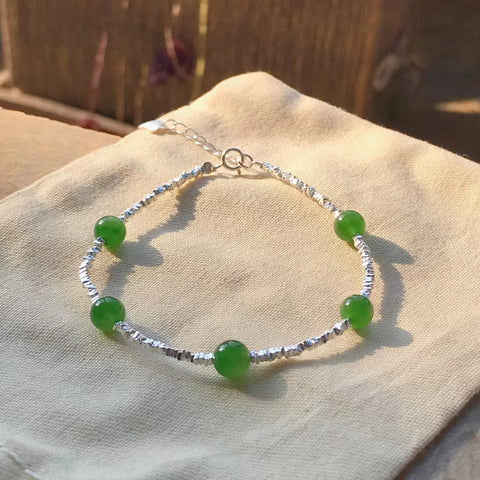 Gelang Fashion Jasper Kenakan orang yang Anda cintai dengan gelang perak untuk menandakan cinta sejati, untuk melambangkan kedamaian selama bertahun-tahun yang akan datang, hanya mencintainya, dan mendoakan kedamaian dan kemakmuran seumur hidup.