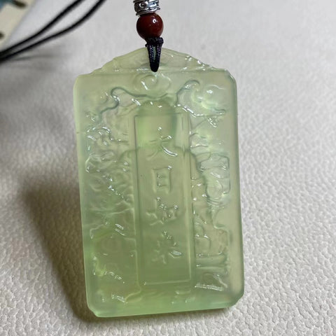 Kalung Giok Es Hijau Giok Alami Penguasa Matahari Besar Ukuran 52*32mm Sudah termasuk ongkos kirim dan pajak.