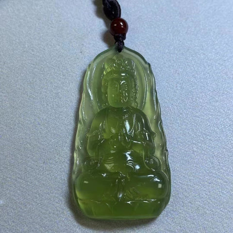 Kalung hijau neon yang dibuat dengan indah dengan warna yang tembus pandang untuk memastikan ketenangan pikiran. 55*28mm termasuk ongkos kirim dan pajak.