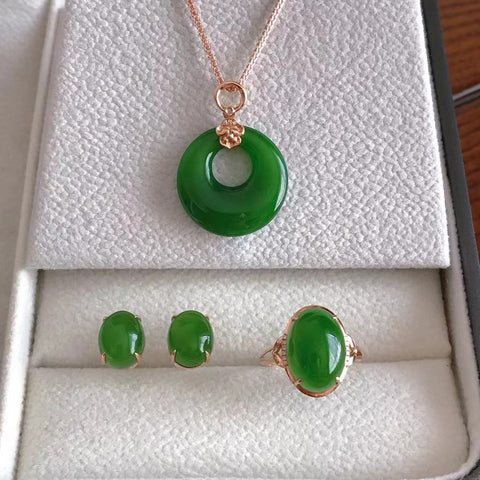 Jasper Set Giok Klasik Pengaturan Emas 18k Lihat detailnya yang begitu indah Liontin Giok Ukuran 20mm Tebal 5mm Cincin 10 * 14 Ukuran 14 tetap dapat diubah Pengiriman dan Pajak Sudah Termasuk!