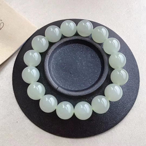 Gelang giok giok Hetian bening Gelang giok giok Hetian alami Gelang giok bening berair dan berminyak terlihat bagus di tangan Hemat biaya Ukuran 12mm Sudah termasuk ongkos kirim dan pajak.