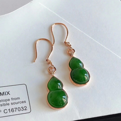 Perhiasan bertatahkan emas labu jasper labu tua bahan lubang tua yang sudah jadi minyak halus penuh dengan pengerjaan halus bertatahkan emas 18k sangat indah Ukuran giok 9.8 * 15mm Termasuk ongkos kirim dan pajak