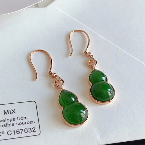 Perhiasan bertatahkan emas labu jasper labu tua bahan lubang tua yang sudah jadi minyak halus penuh dengan pengerjaan halus bertatahkan emas 18k sangat indah Ukuran giok 9.8 * 15mm Termasuk ongkos kirim dan pajak