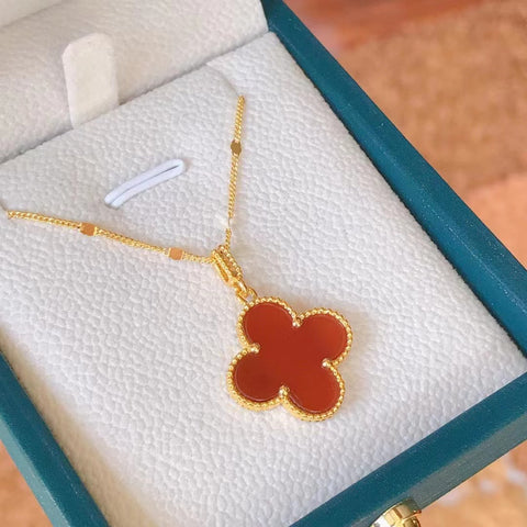 Kalung Batu Akik Merah Selatan Semanggi Emas 18k Sederhana Mewah Ringan dengan Detail Sempurna Ukuran Premium Sederhana 19mm Termasuk pajak pengiriman.
