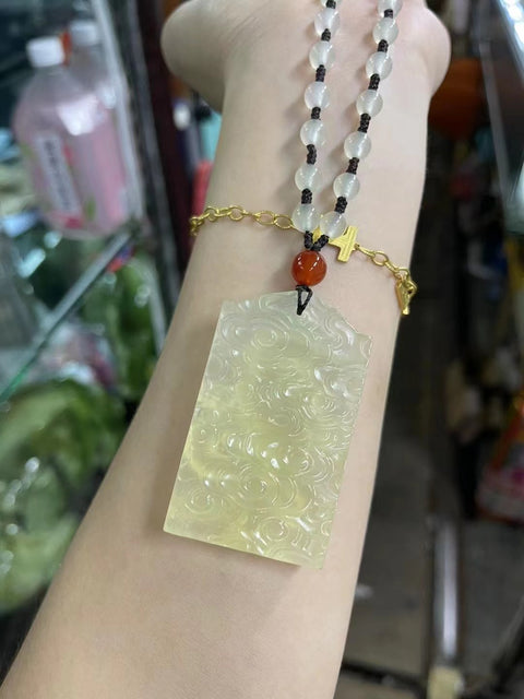 Liontin naga giok Cui, bahan halus, diukir dengan indah, sudah termasuk ongkos kirim dan pajak.