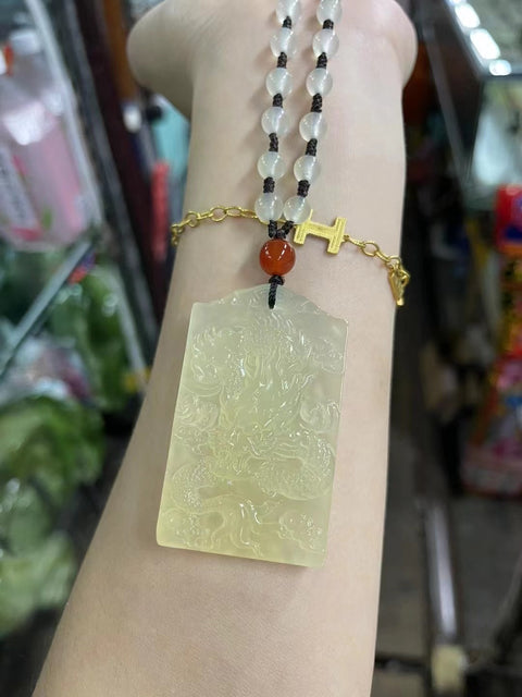 Liontin naga giok Cui, bahan halus, diukir dengan indah, sudah termasuk ongkos kirim dan pajak.