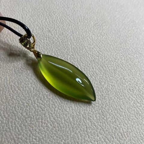 Liontin Giok Halus Liontin Daun Willow 39.3 * 15.5mm Termasuk pajak pengiriman