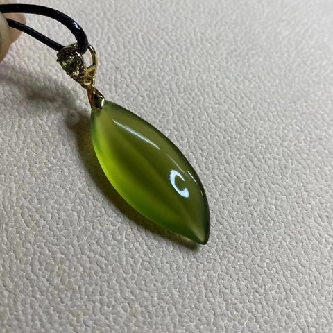 Liontin Giok Halus Liontin Daun Willow 39.3 * 15.5mm Termasuk pajak pengiriman