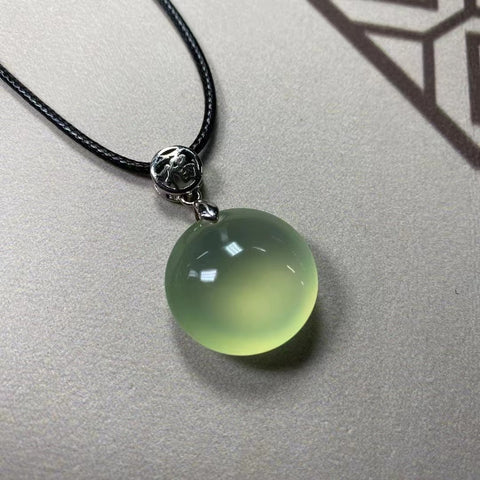 Liontin giok yang indah berpendar dan tembus cahaya. Gesper dan liontin emas padat 23 * 11mm, sudah termasuk pajak pengiriman.