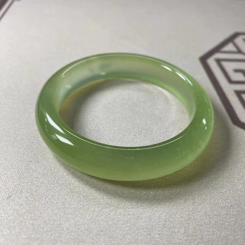 Gelang Fluorescent Jade Cui Alami Cocok untuk 51.52.53 lingkaran dengan lebar 12mm Peralatan semuanya alami Pola acak Termasuk ongkos kirim dan pajak.