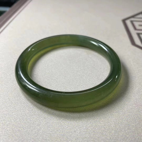 Gelang Gelang Kecantikan Batu Giok Cui Alami Cocok untuk cincin 53.54.55 Ketebalan garis 8.8mm Batu gioknya alami dan polanya acak Sudah termasuk ongkos kirim dan pajak.