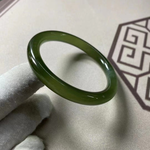 Gelang Gelang Kecantikan Batu Giok Cui Alami Cocok untuk cincin 53.54.55 Ketebalan garis 8.8mm Batu gioknya alami dan polanya acak Sudah termasuk ongkos kirim dan pajak.