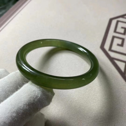 Gelang Gelang Kecantikan Batu Giok Cui Alami Cocok untuk cincin 53.54.55 Ketebalan garis 8.8mm Batu gioknya alami dan polanya acak Sudah termasuk ongkos kirim dan pajak.