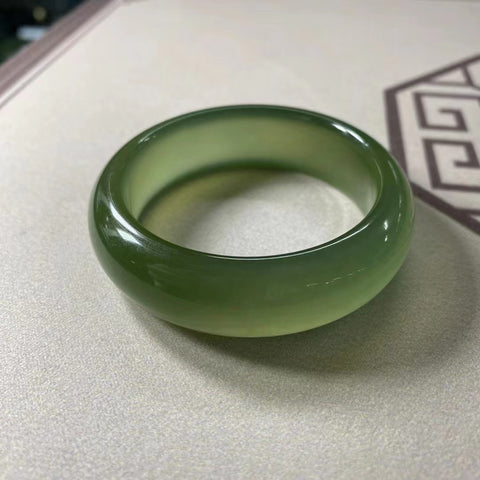 Gelang giok alami berdiameter kecil yang halus Cocok untuk cincin 48.49.50 dengan lebar sisi keausan 16.7mm Giok semuanya merupakan pola yang dihasilkan secara alami secara acak Termasuk pajak pengiriman