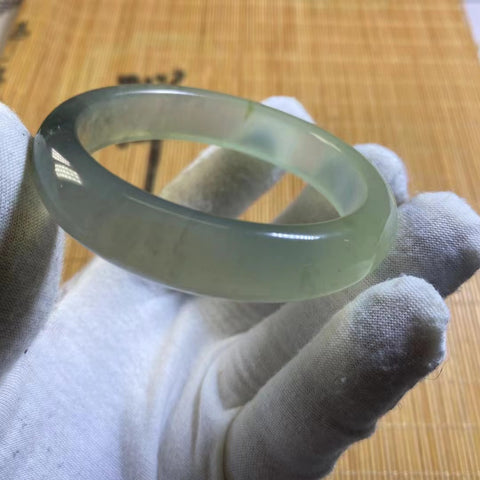 Gelang Lukisan Pemandangan Giok Cui Alami Cocok untuk lingkaran 55.56.57 dengan lebar 13.8mm Batu giok semuanya alami dan polanya acak Sudah termasuk ongkos kirim dan pajak.