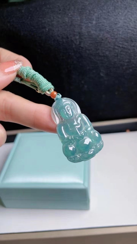 Jadeite Alami Dewi Belas Kasih Bahan Pit Tua Bahan Dasar Halus dan Hangat Bahan Dasar Air Biru yang Indah Ukuran 3.8 * 2.0 Sudah termasuk pajak pengiriman.