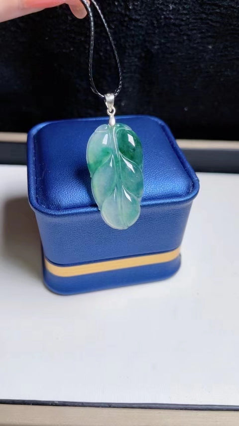 Jadeite daun bahan lubang tua bagian bawah halus hangat warna ceria menggunakan spesifikasi penggunaan 3.3 * 1.4 efek keausan yang indah Termasuk pajak pengiriman