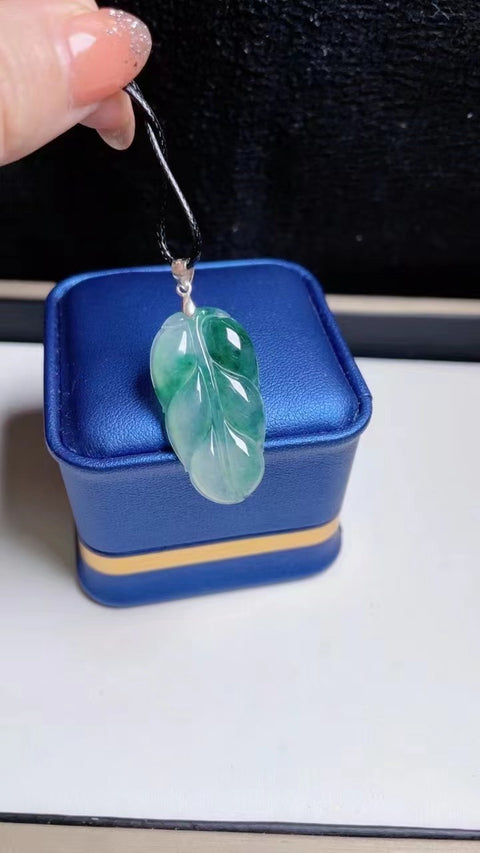 Jadeite daun bahan lubang tua bagian bawah halus hangat warna ceria menggunakan spesifikasi penggunaan 3.3 * 1.4 efek keausan yang indah Termasuk pajak pengiriman