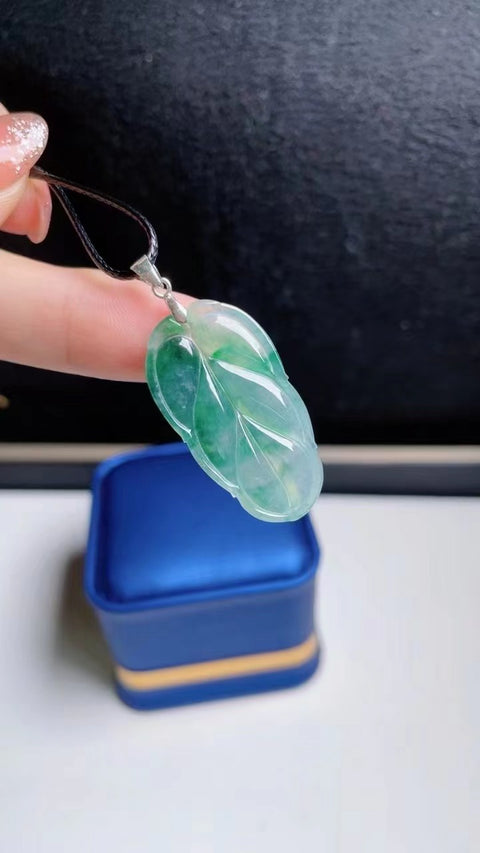 Jadeite daun bahan lubang tua bagian bawah halus hangat warna ceria menggunakan spesifikasi penggunaan 3.3 * 1.4 efek keausan yang indah Termasuk pajak pengiriman