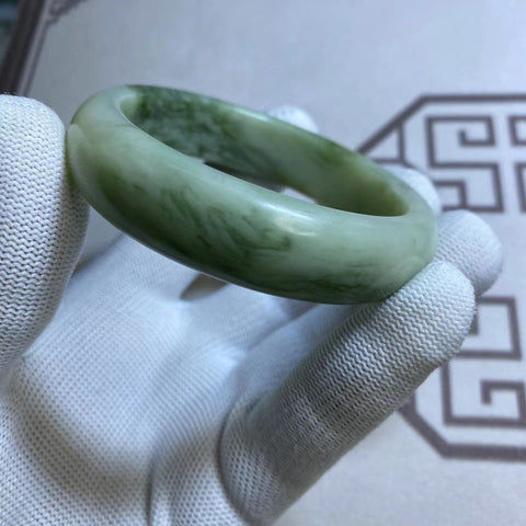 Gelang giok Cui alami, kaliber yang sesuai dengan cincin 58, 59, 60, lebar sisi 15.9mm Giok semuanya alami, pola acak sudah termasuk pajak pengiriman.