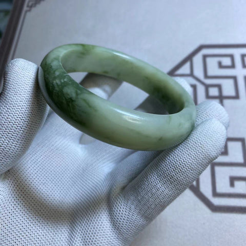 Gelang giok Cui alami, kaliber yang sesuai dengan cincin 58, 59, 60, lebar sisi 15.9mm Giok semuanya alami, pola acak sudah termasuk pajak pengiriman.