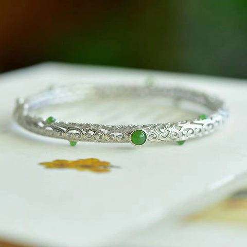 Hetian Jasper Openwork Bangle 925 Silver Inlayed Gaya baru dan pengerjaan yang sangat indah Cocok untuk usia hingga 60 tahun Kualitas batu giok yang halus sudah termasuk pajak pengiriman.